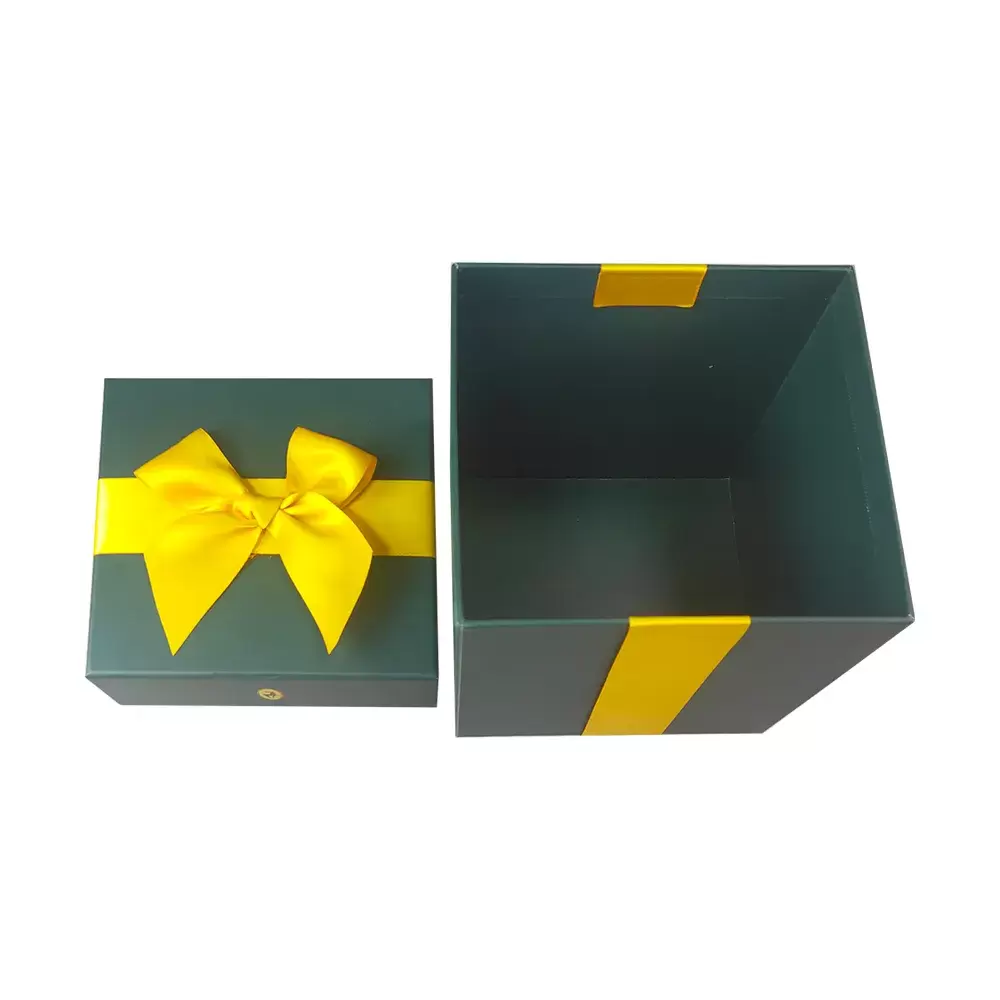 Thumbnail of rigid lid and base box for luxury packaging